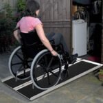 Portable Threshold Wheelchair Ramp - SNAPPYFINDS.COM ™